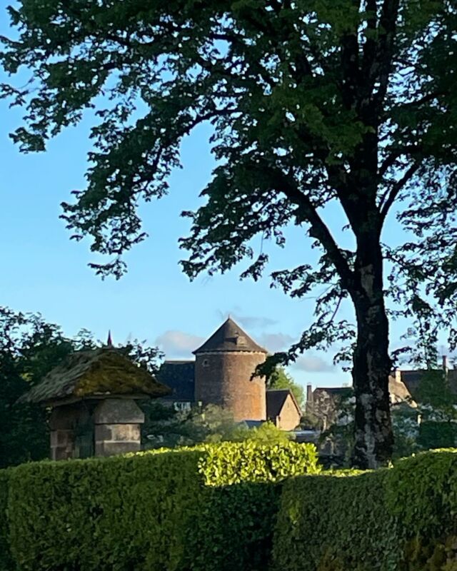 Du Château des Scorailles au Château de La Vigne-Scorailles