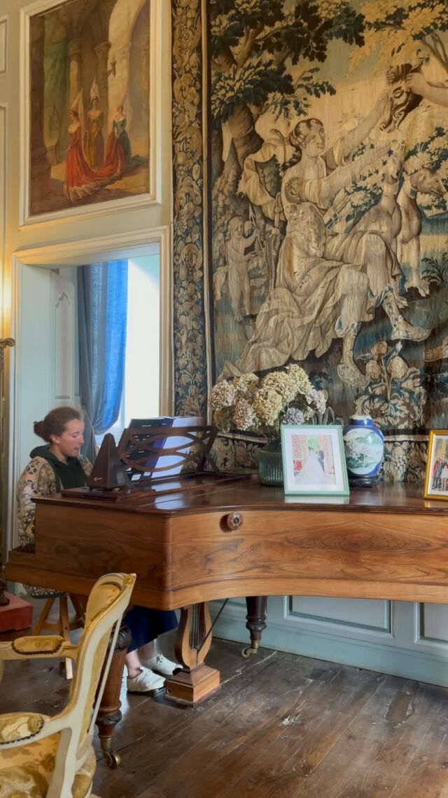 Les guides du château de La Vigne  vous  attendent pour les visites guidées dès le dimanche 16 juin après midi. #demeurehistorique #paysdesalers #paysdemauriac #cantalauvergnetourisme