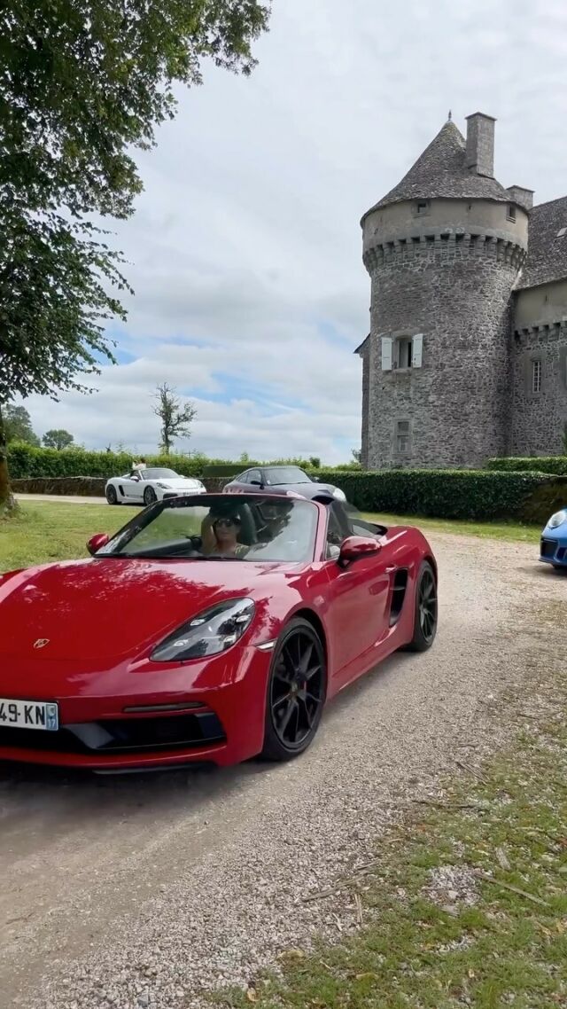 🏎️ 🏰 Les voitures et le château de la Vigne, une grande histoire d’amour depuis 1974

Le saviez-vous ? Sous la charpente du château, se cache une collection de plus de 4 500 voitures miniatures

Passionnés de voitures et de patrimoine, venez à La Vigne !

#porschefamily #chateaudelavigne #chateau #cantalauvergne #racecars #castle